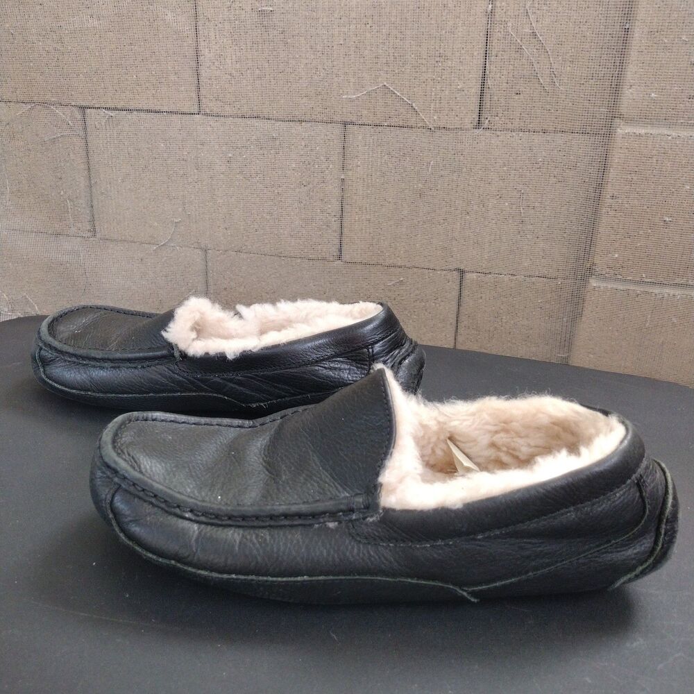 Ugg Ascot 5379B Men’s Black Leather Slippers Size 11 Wool Lined
